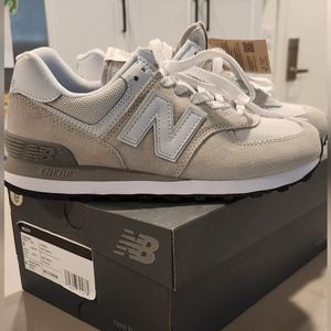 NWT 574 Women's New Balance Size 8